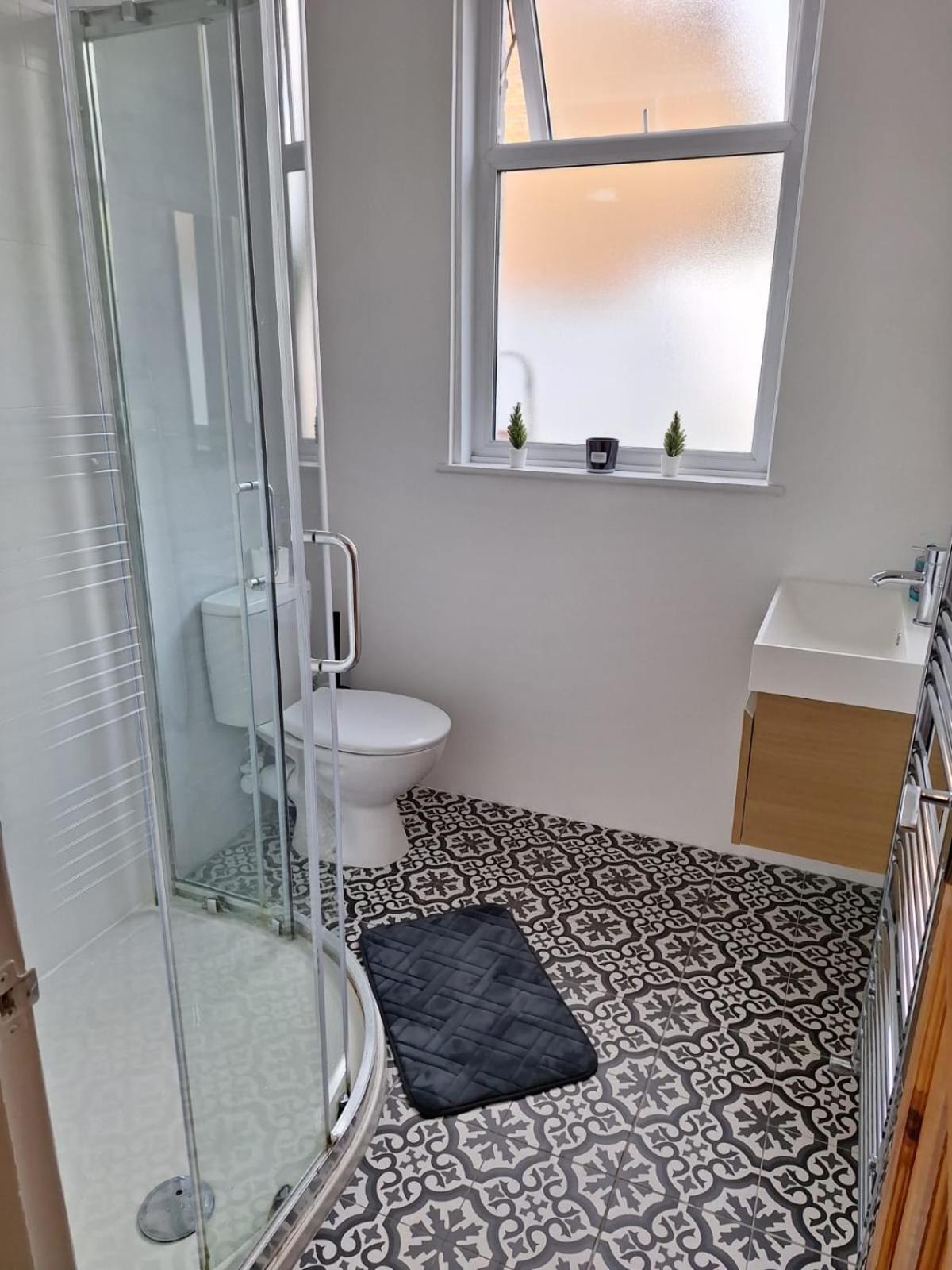 Modern Ground Floor Flat - 15 Min To Central Londonアパートメント エクステリア 写真